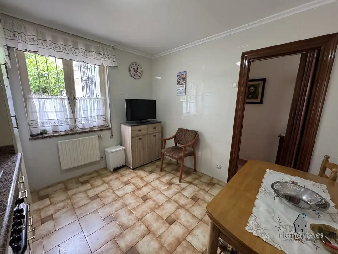 Sala de estar de Casa o chalet en venta en Oviedo  con Calefacción y Jardín privado