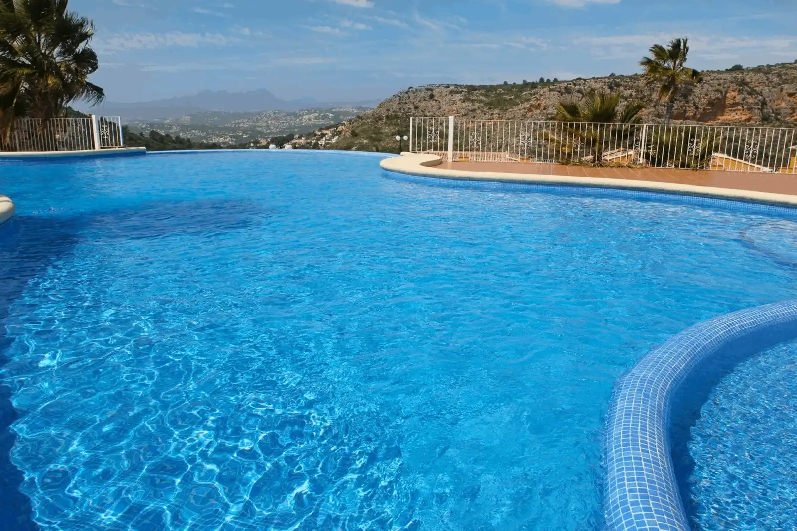 Apartament amb piscina en venda a Calle Calle el Greco Papa Montecala, imagen 25