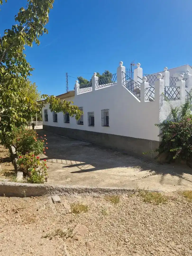 Vista exterior de Finca rústica en venda en Andújar amb Aire condicionat, Piscina i Balcó
