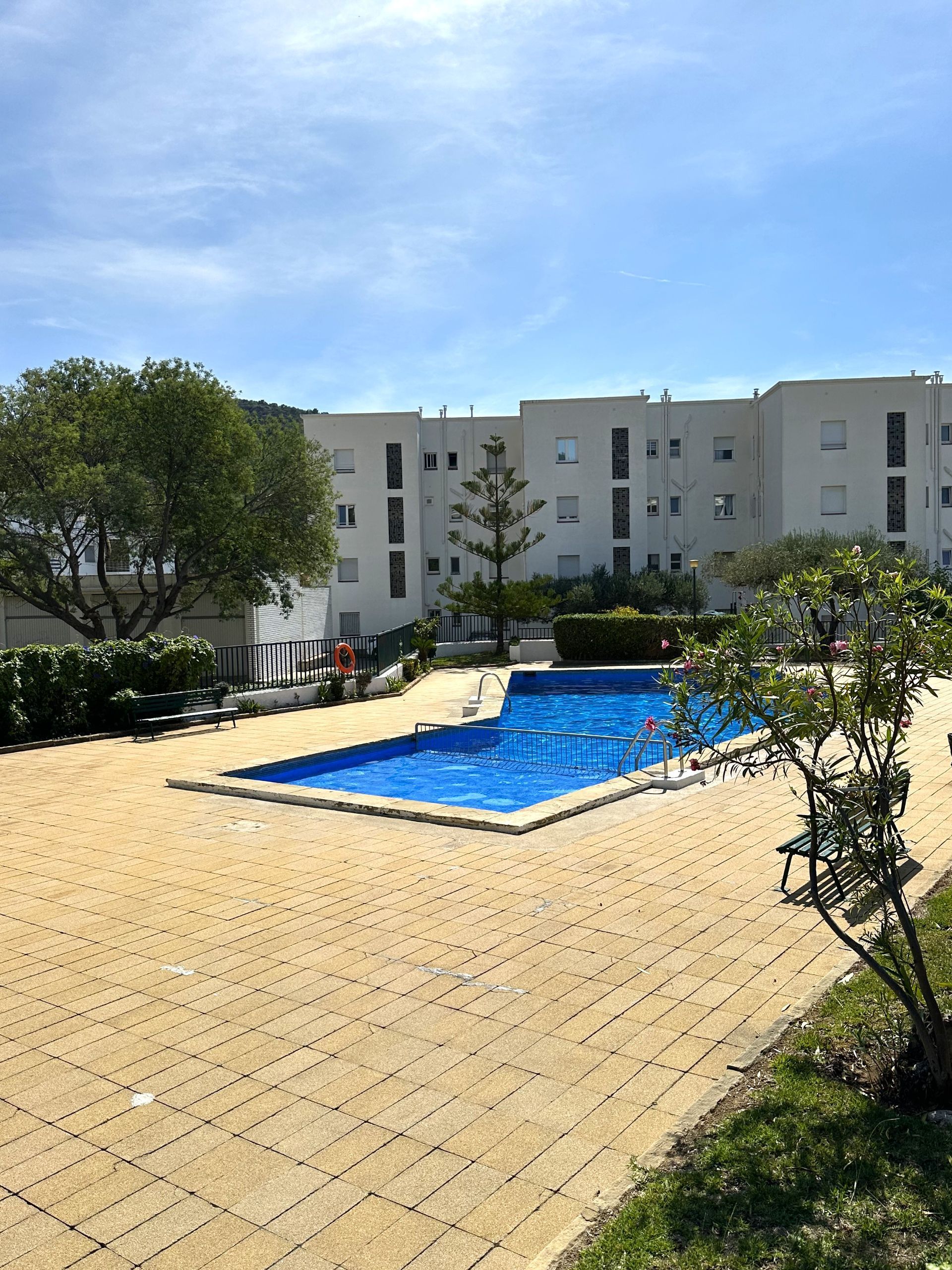 Piscina de Apartament en venda en Roses amb Terrassa, Moblat i Piscina comunitària