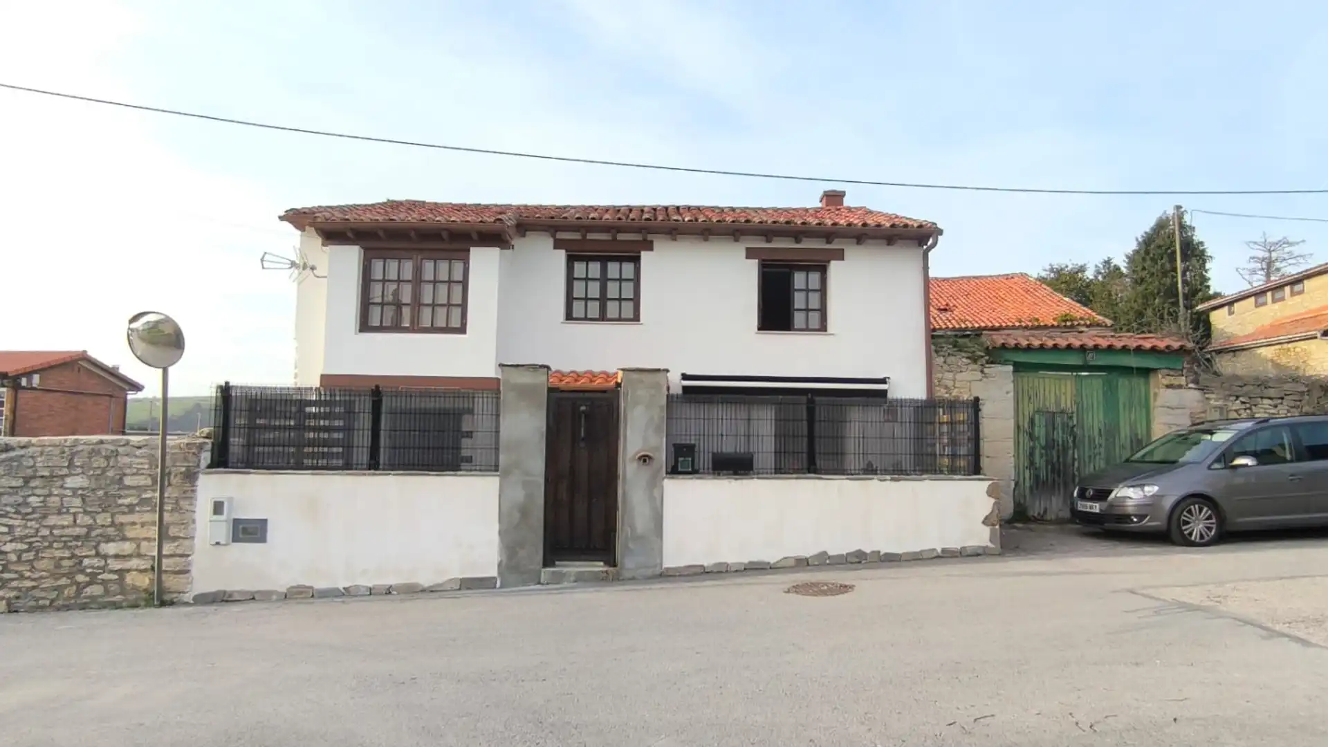 Vista exterior de Casa o xalet en venda en Suances amb Calefacció, Jardí privat i Traster