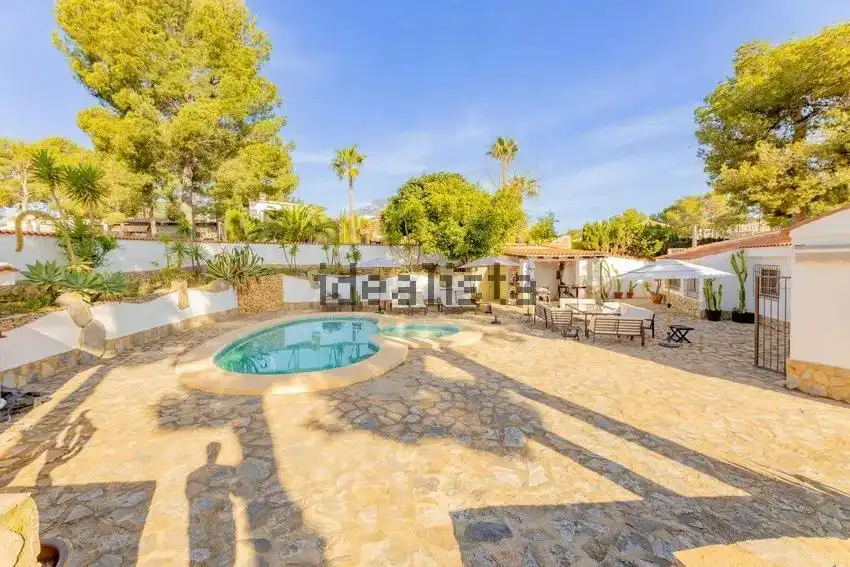 Vista exterior de Casa o chalet en venta en La Nucia con Aire acondicionado, Calefacción y Jardín privado