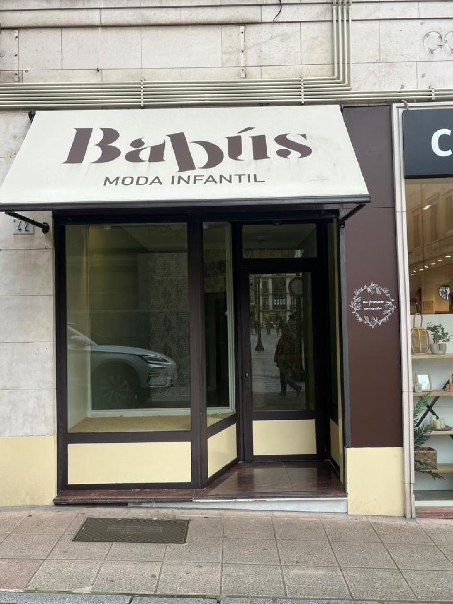 Vista exterior de Local de alquiler en Gijón 