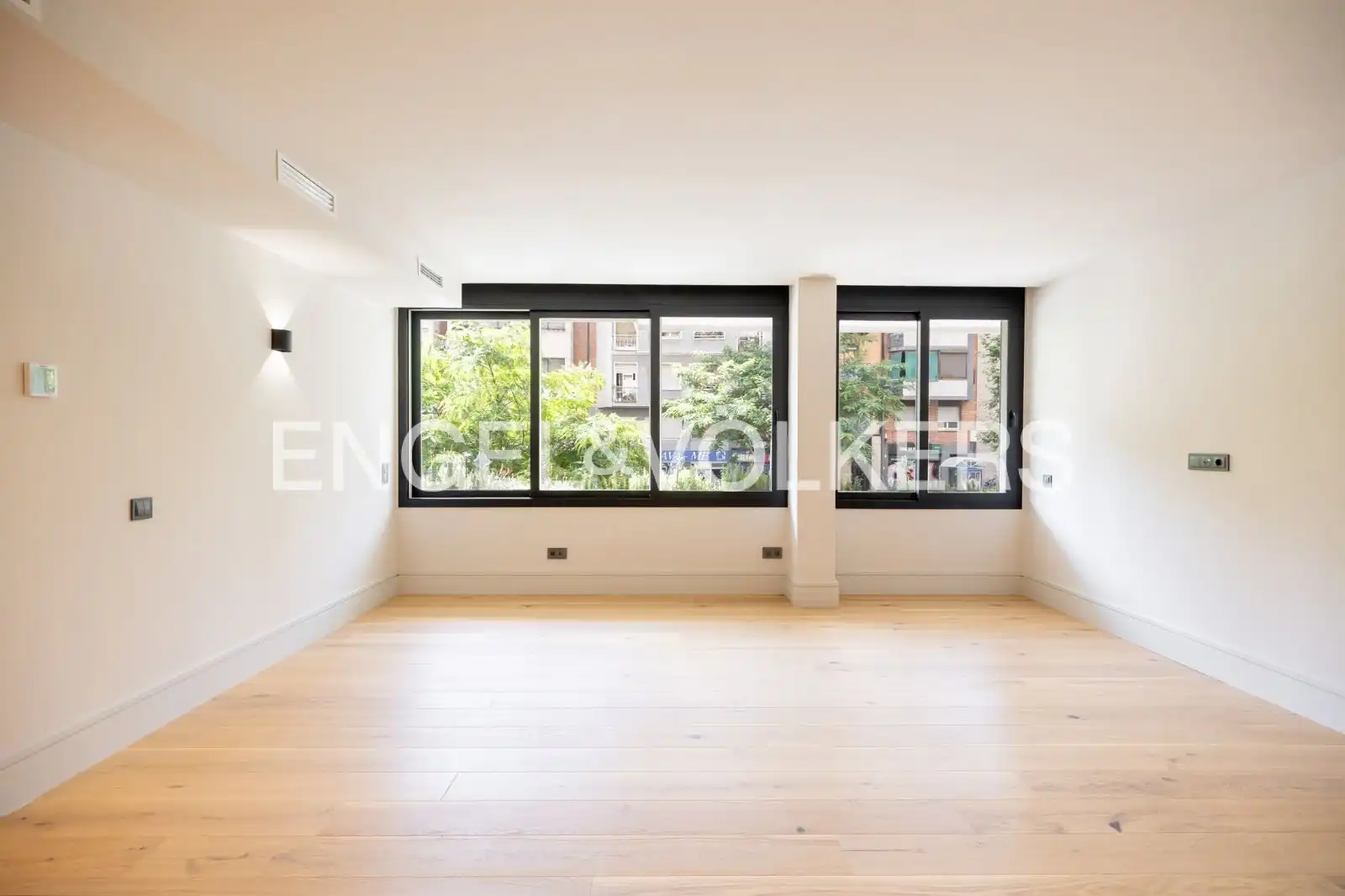 Sala de estar de Piso en venta en Barcelona con Aire acondicionado, Calefacción y Parquet