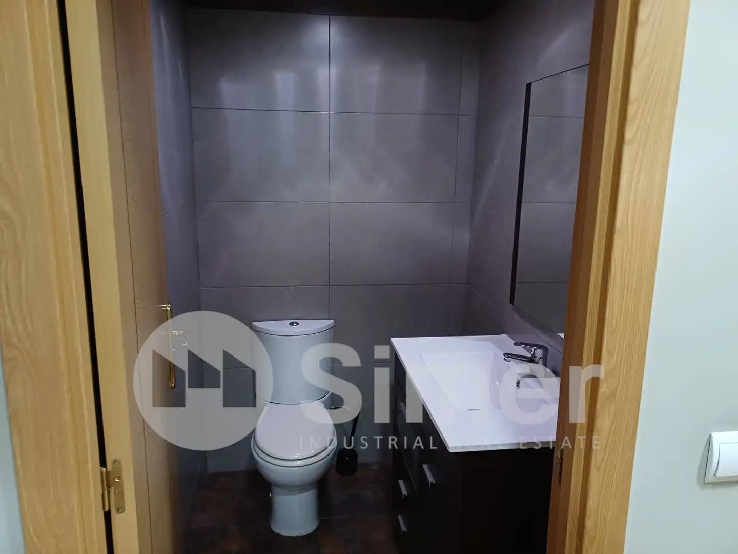 Baño de Nave industrial de alquiler en Ripollet