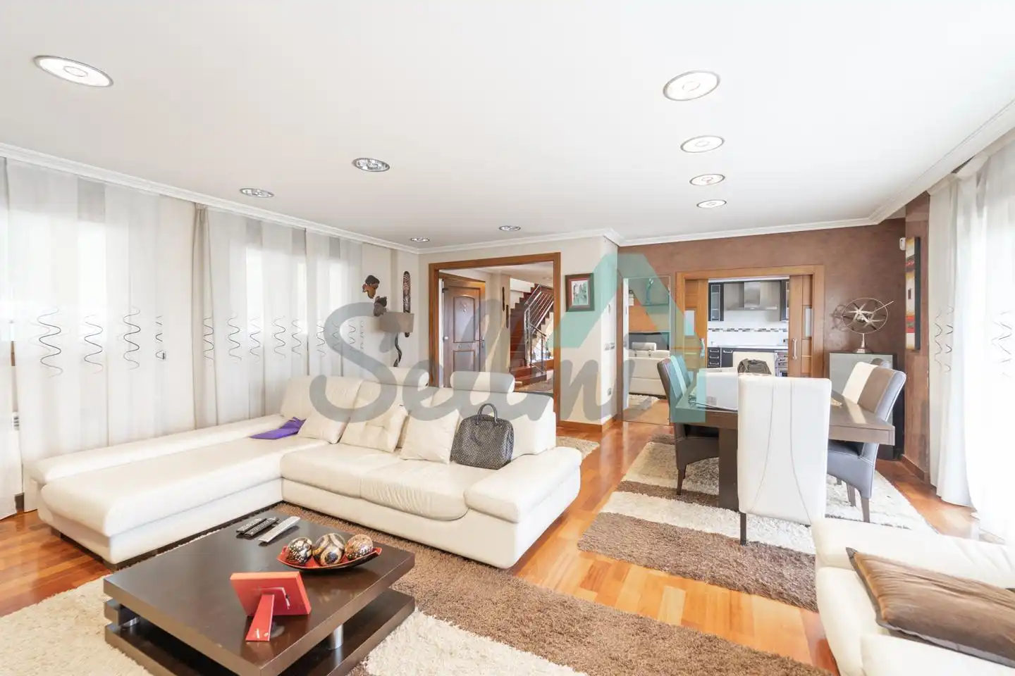 Sala de estar de Casa o chalet en venta en Oviedo  con Calefacción, Jardín privado y Parquet