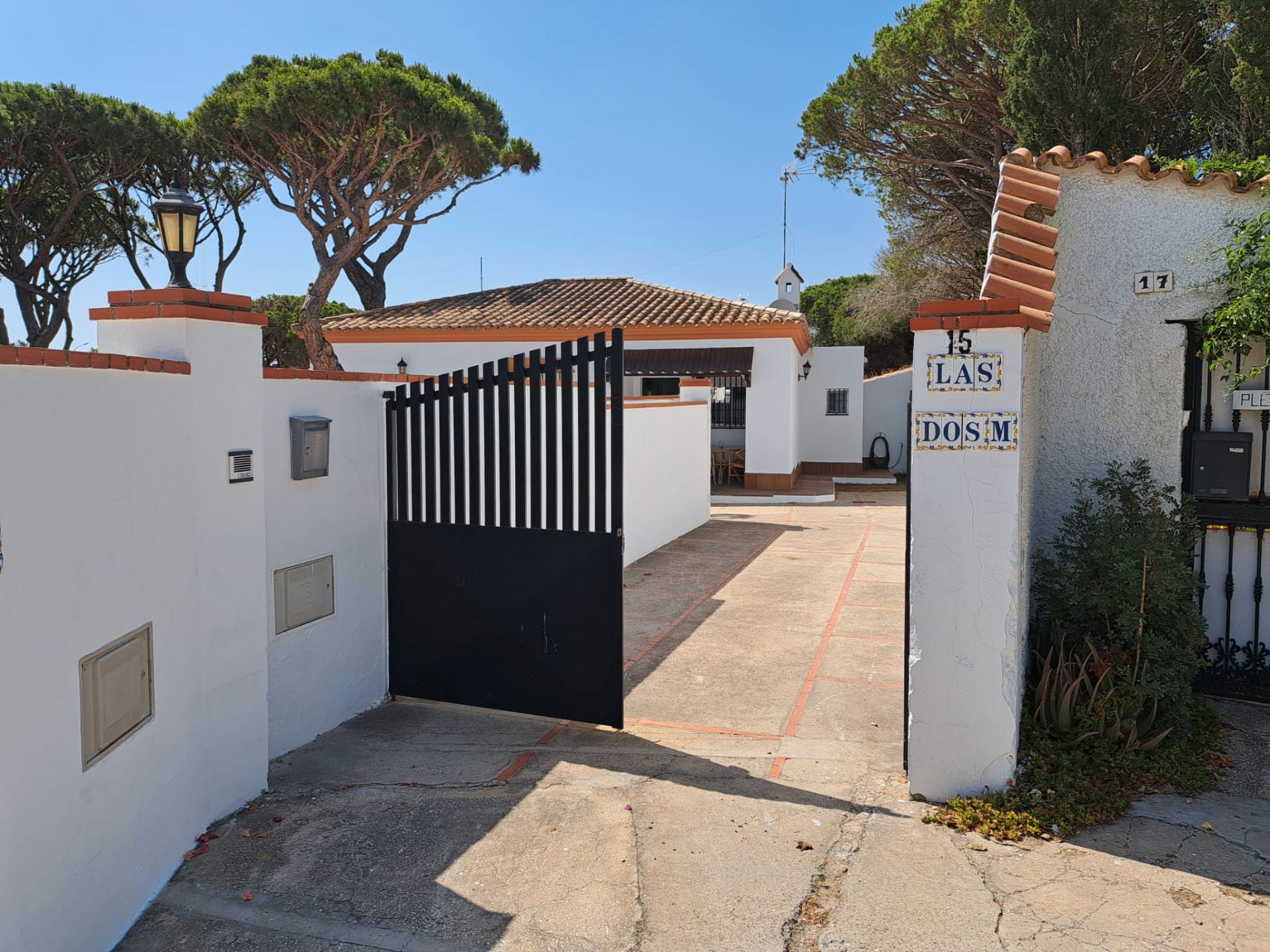 Vista exterior de Casa o chalet de alquiler en Chiclana de la Frontera con Jardín privado, Trastero y Amueblado