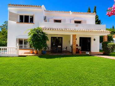 Casa amb piscina en venda a Calahonda