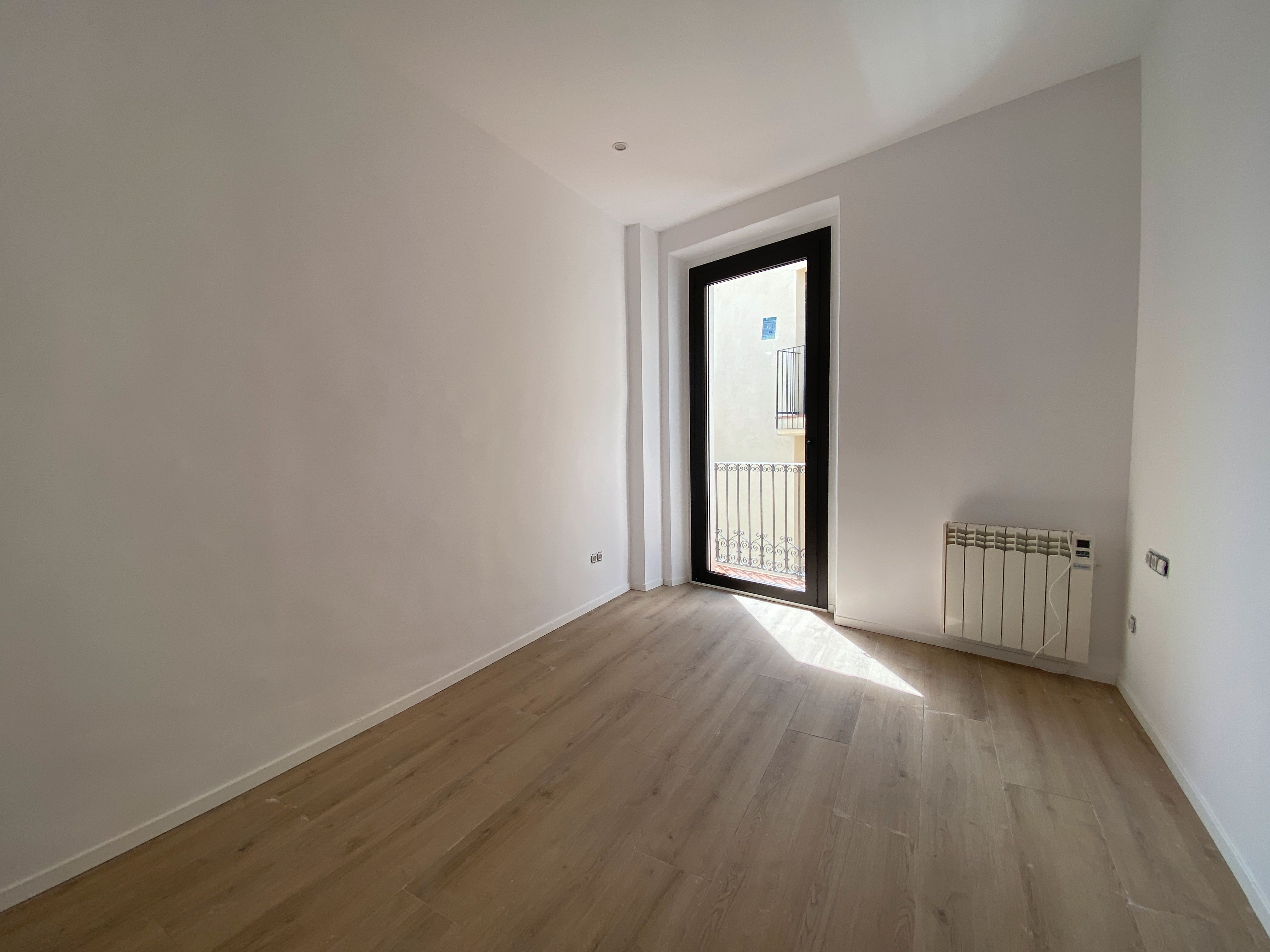 Bedroom of Flat to rent in Tiana  with Air Conditioner, Heating and Terrace