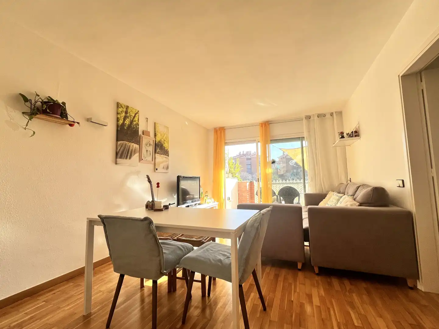 Sala de estar de Piso en venta en Santa Coloma de Cervelló con Calefacción, Parquet y Horno
