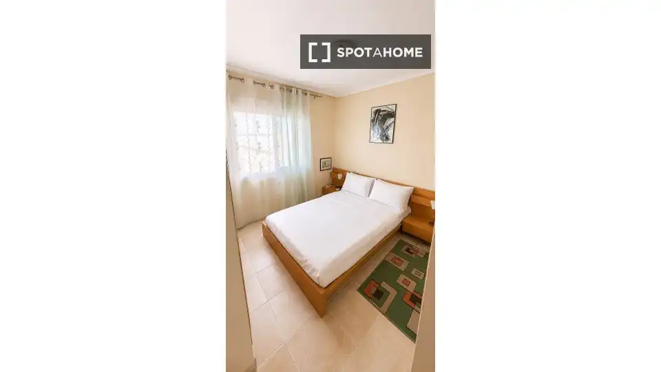 Dormitori de Apartament per a compartir en Torrevieja amb Aire condicionat, Calefacció i Terrassa