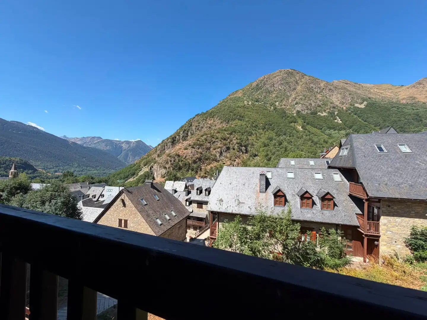 Vista exterior de Dúplex en venda en Naut Aran amb Calefacció, Parquet i Moblat
