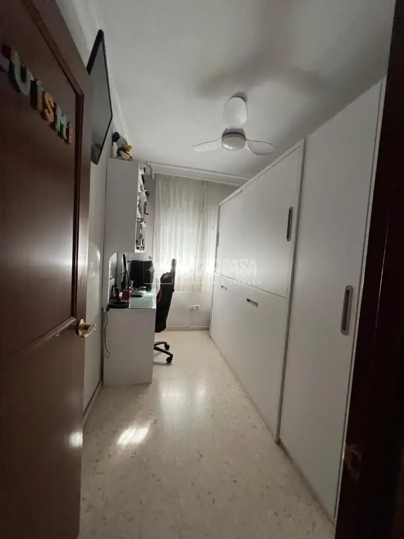 Bedroom of Flat for sale in Sevilla  with Air Conditioner, Heating and Storage room