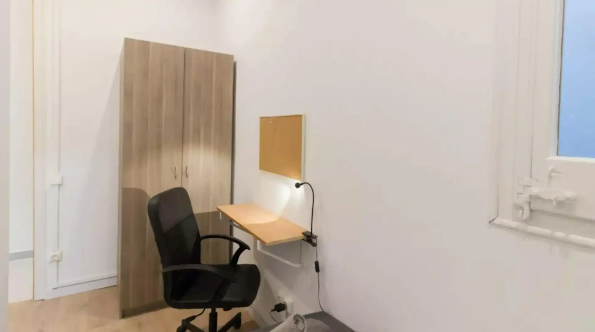 Flat for share in Barcelona  with Air Conditioner, Heating and Furnished