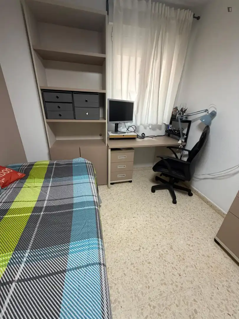 Dormitori de Apartament per a compartir en Alicante / Alacant amb Aire condicionat, Calefacció i Moblat