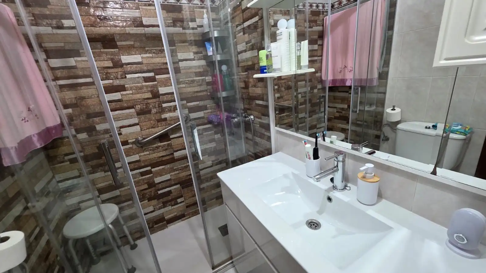 Badezimmer von Wohnung zum Verkauf in Castro-Urdiales mit Heizung und Möbliert