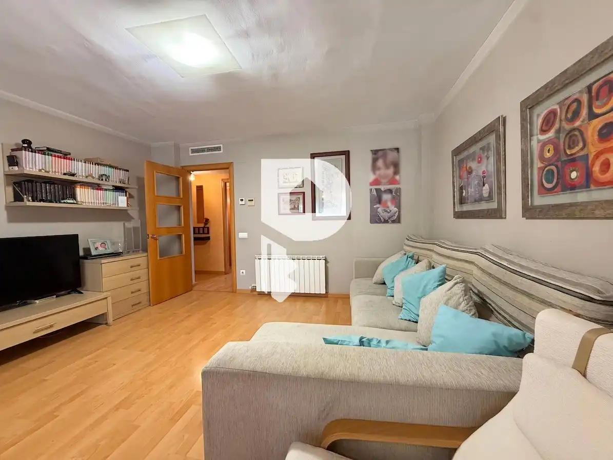 Sala de estar de Piso en venta en Sant Vicenç Dels Horts con Aire acondicionado, Calefacción y Parquet