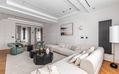Living room of Flat for sale in  Madrid Capital  with Air Conditioner, Heating and Storage room