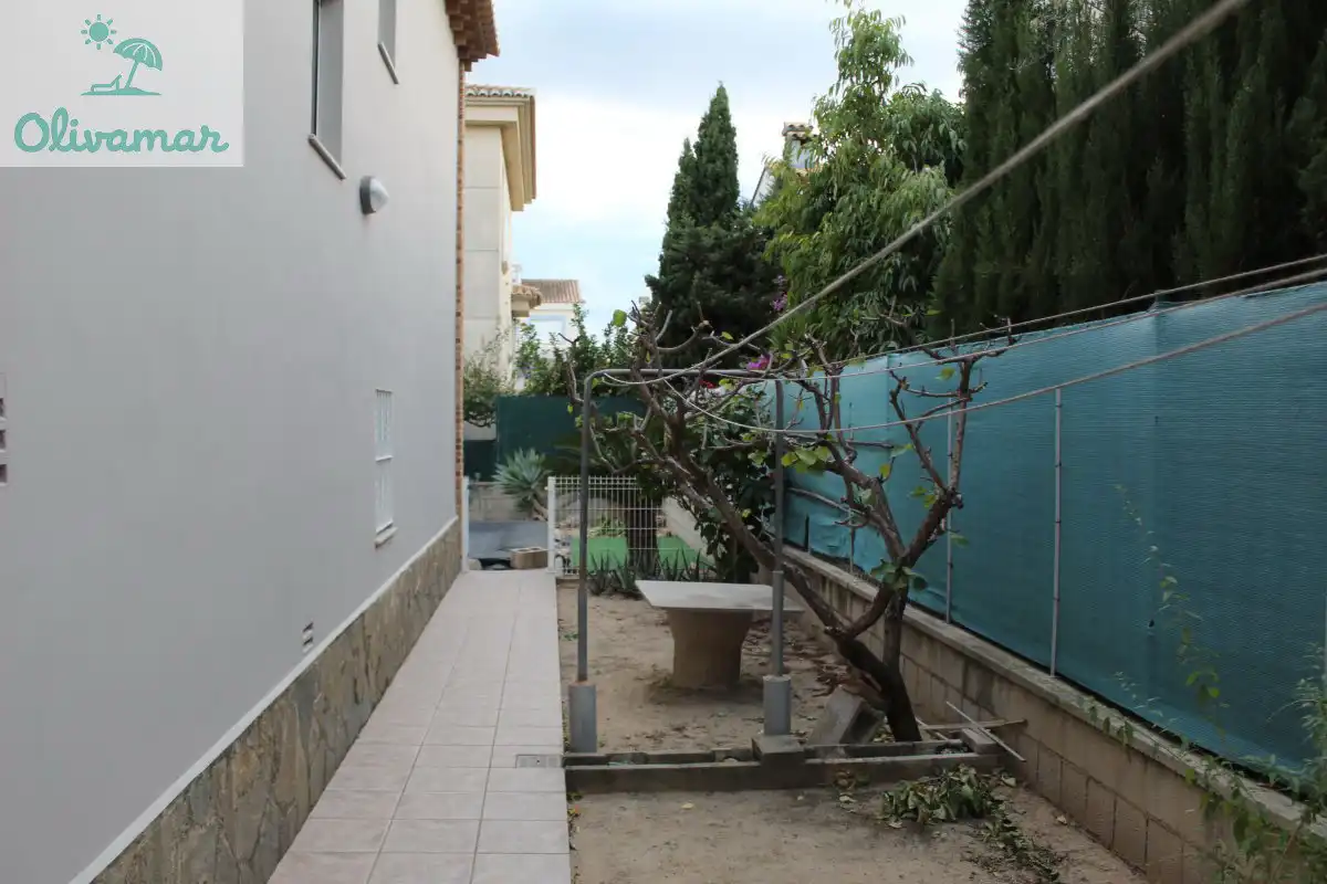 Terrassa de Casa o xalet en venda en Oliva amb Moblat