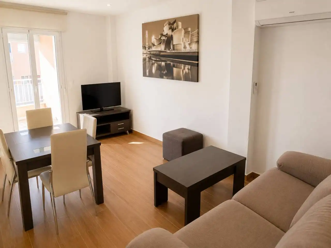 Wohnzimmer von Wohnung zum Verkauf in Guardamar de la Safor mit Klimaanlage, Terrasse und Möbliert