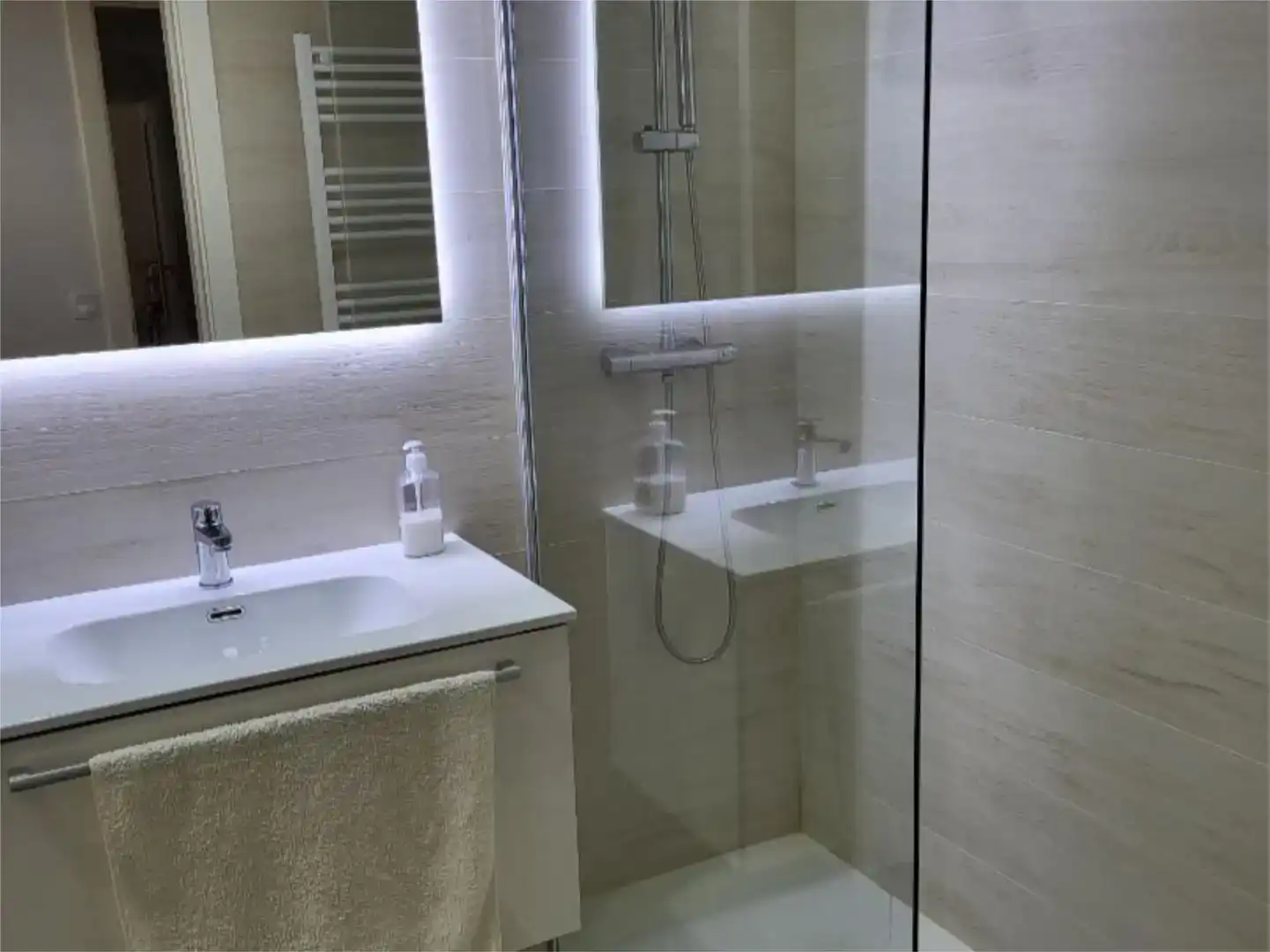 Bathroom of Flat for sale in Sabadell  with Air Conditioner, Swimming Pool and Balcony