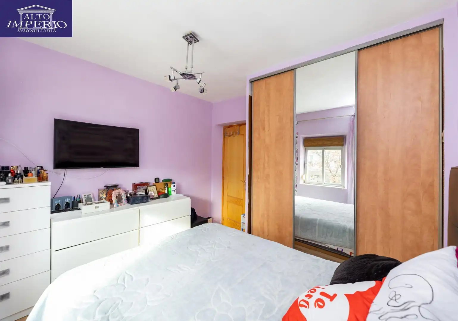 Bedroom of Flat for sale in Granada  with Air Conditioner, Terrace and Balcony