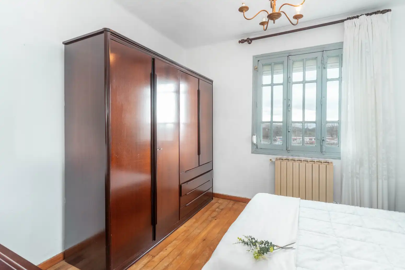 Habitación de Casa adosada en venta en Salas con Parquet, Terraza y Trastero