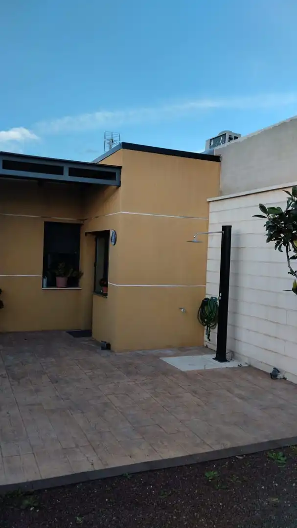 Vista exterior de Casa o xalet en venda en Carrión de Calatrava amb Jardí privat, Terrassa i Piscina