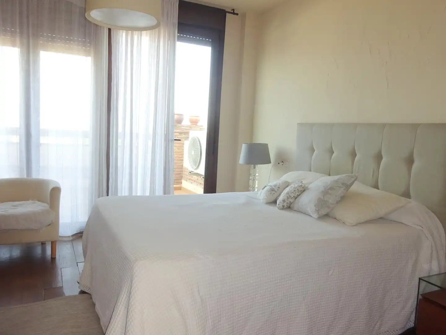 Dormitori de Casa adosada en venda en Alhaurín de la Torre amb Aire condicionat, Jardí privat i Terrassa