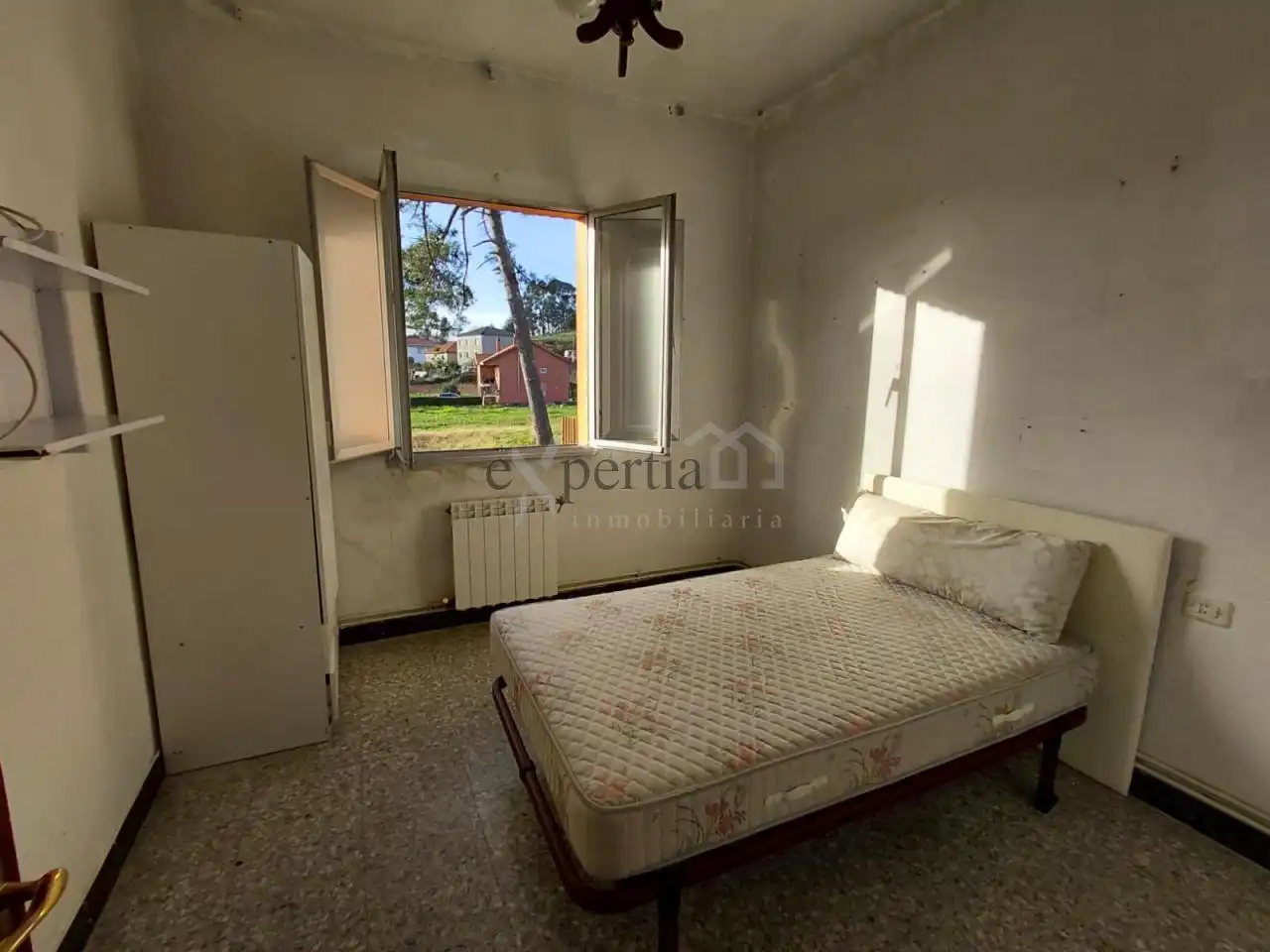 Dormitori de Casa o xalet en venda en Rianxo amb Calefacció, Jardí privat i Traster