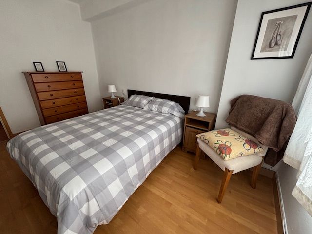 Dormitori de Pis de lloguer en Ferrol amb Calefacció, Parquet i Moblat