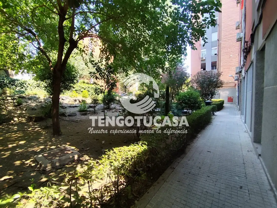 Vista exterior de Pis en venda en Madrid amb Aire condicionat, Calefacció i Jardí privat