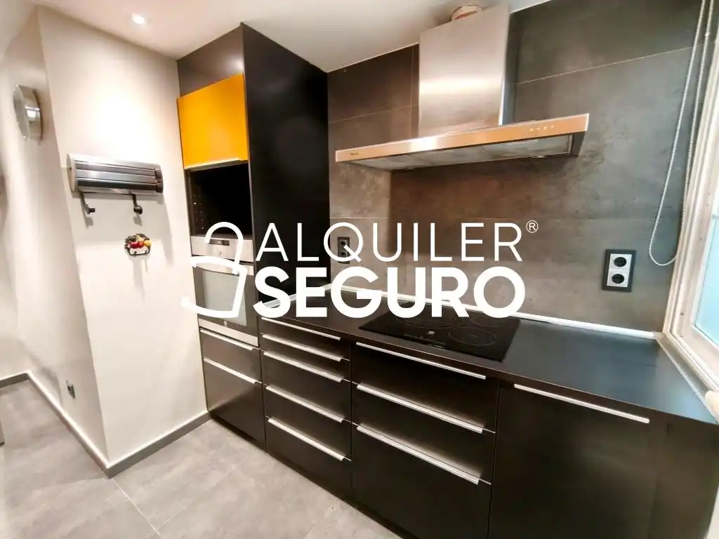 Cuina de Pis de lloguer en Alcorcón amb Aire condicionat, Calefacció i Terrassa
