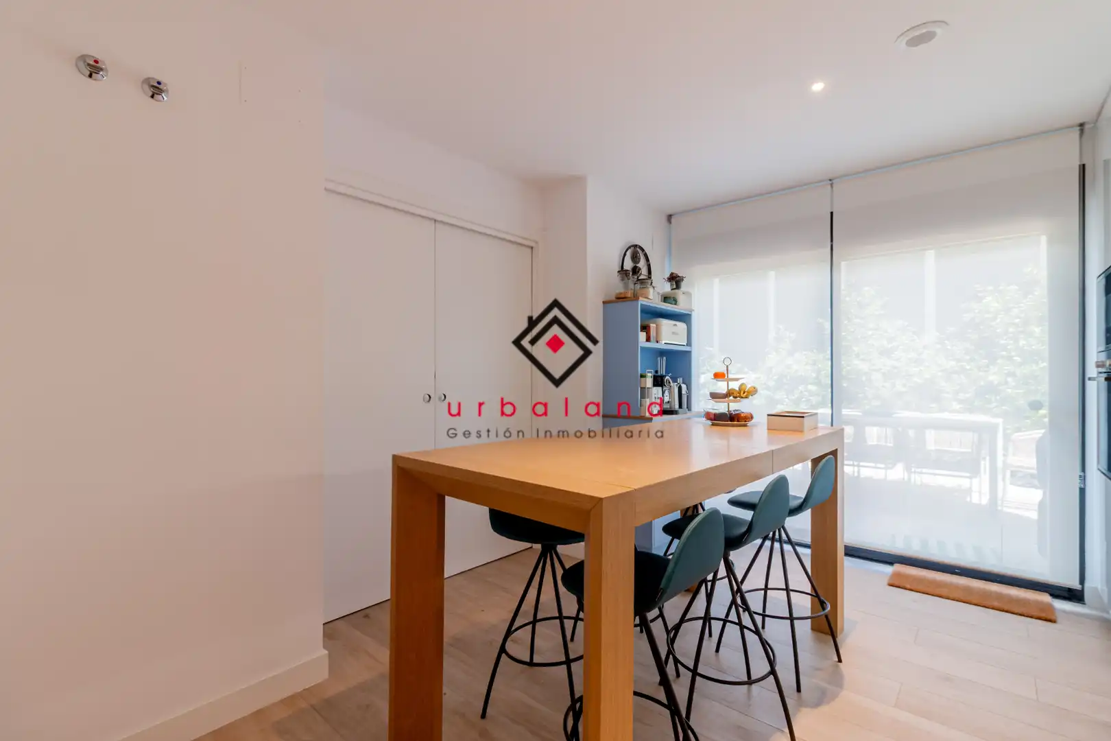 Semi-detached house with pool for sale in Calle de Cosme Damián Churruca, imagen 6