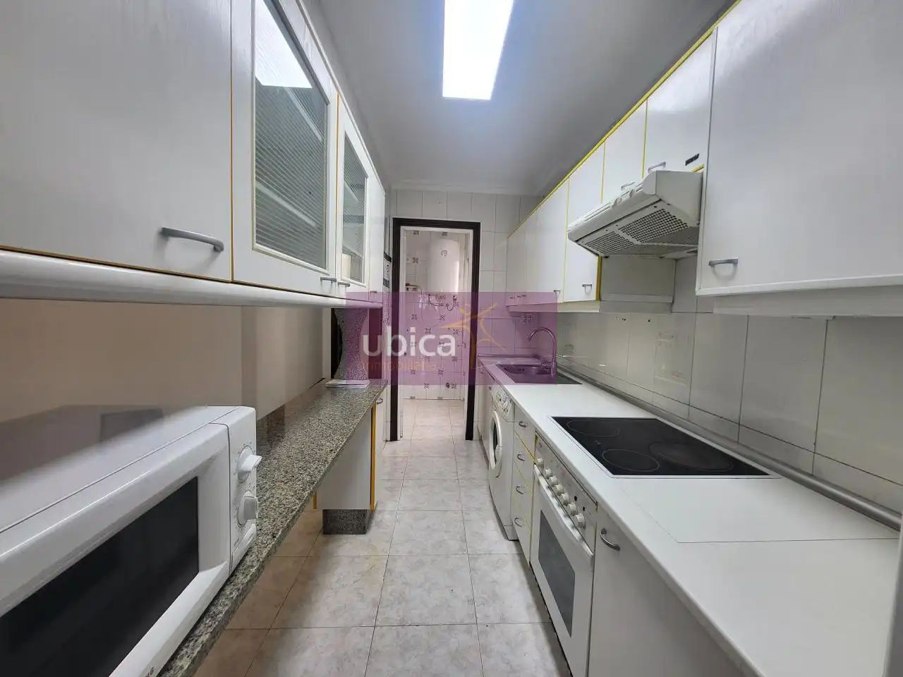 Cocina de Piso en venta en Vigo  con Calefacción, Parquet y Terraza