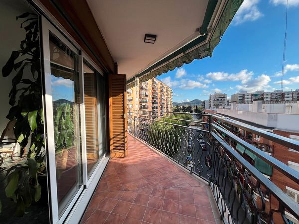 Vista exterior de Pis en venda en Rubí amb Terrassa