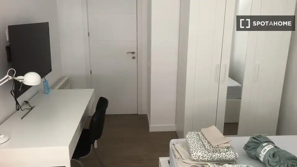 Habitació a Reyes Católicos