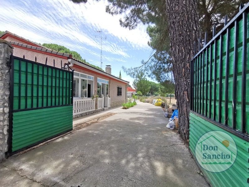 Exterior view of House or chalet for sale in Valdestillas  with Heating and Swimming Pool