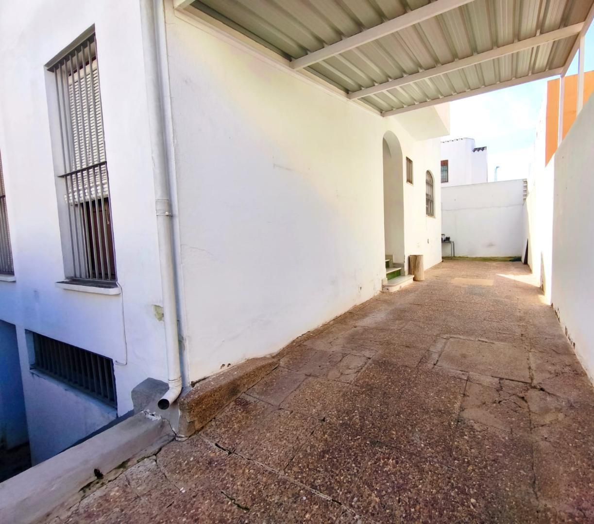 Vista exterior de Casa adosada en venda en Alcalá de Guadaira amb Terrassa i Traster