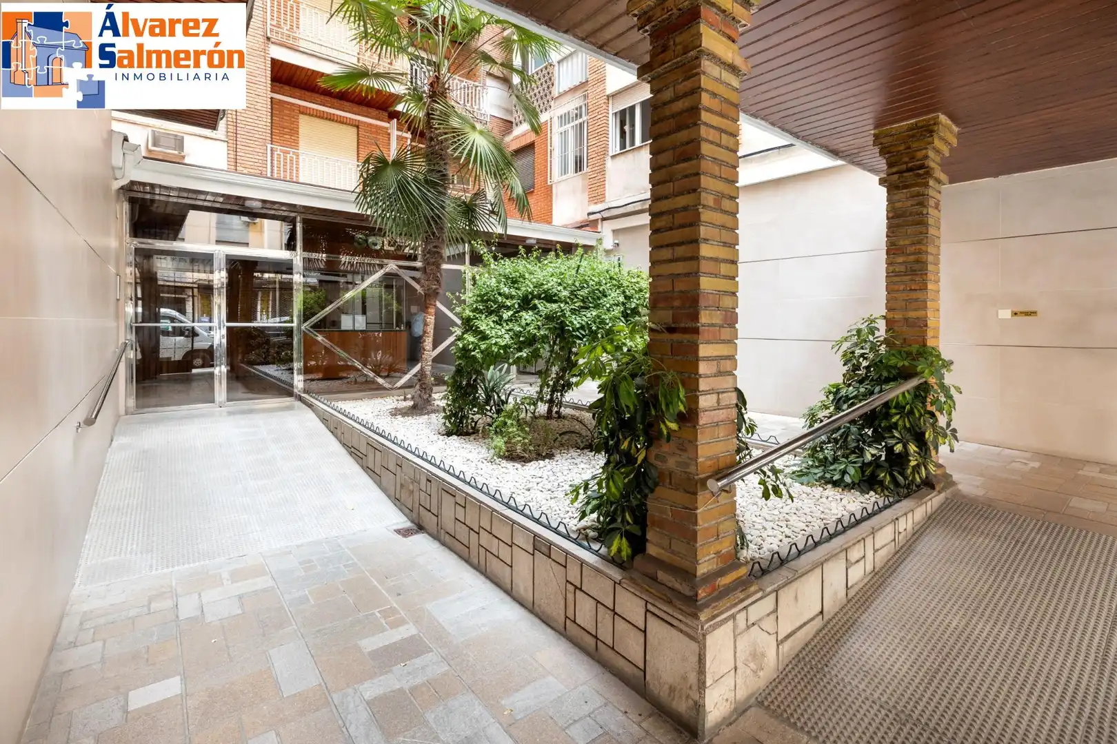 Terrassa de Pis en venda en Granada amb Calefacció