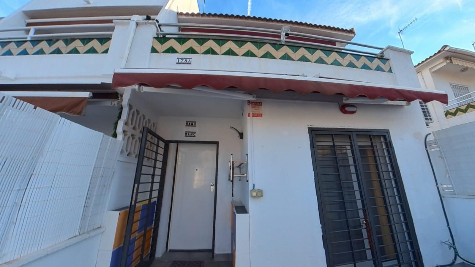 Vista exterior de Casa adosada en venda en Cunit amb Aire condicionat, Calefacció i Jardí privat