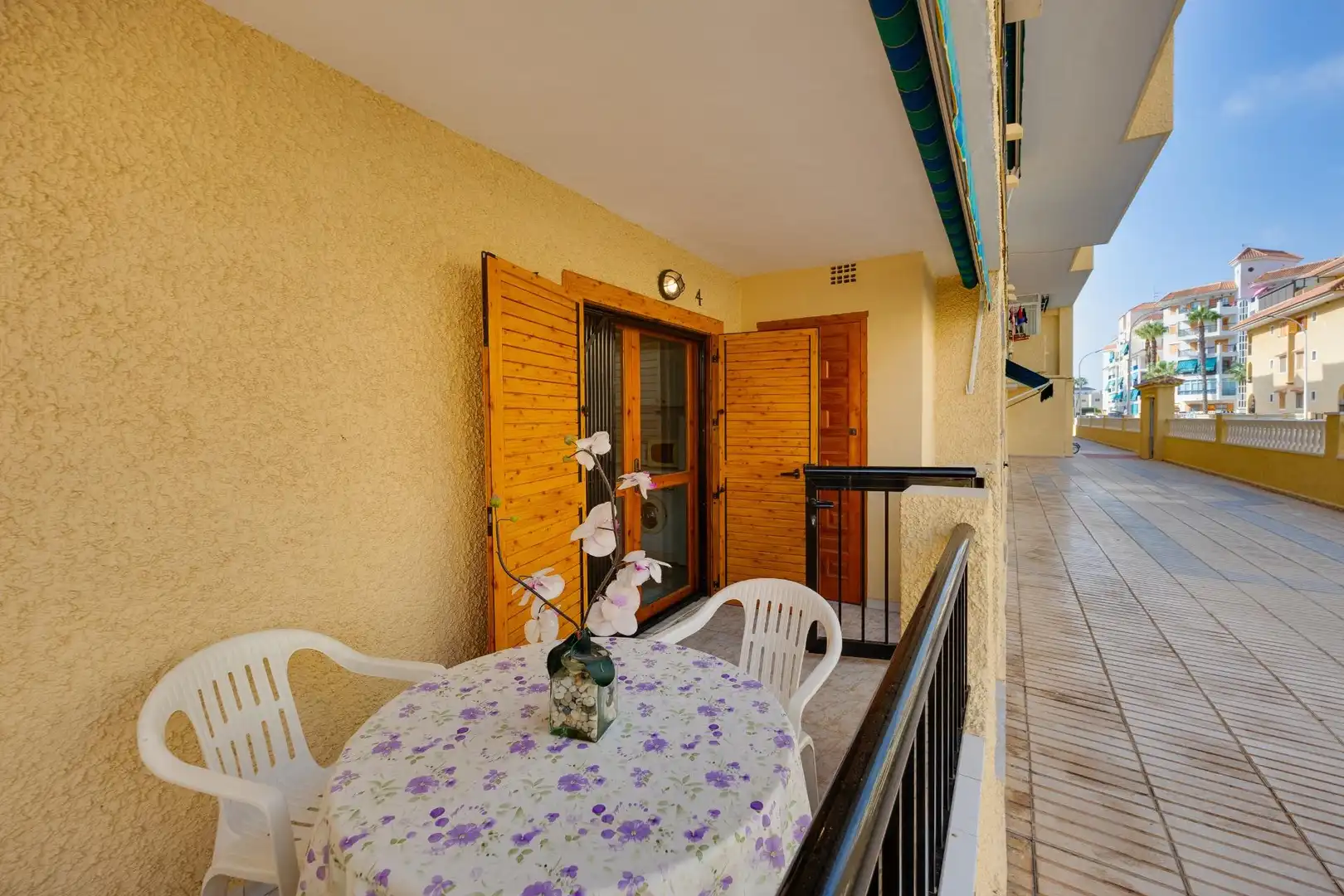 Terrasse von Erdgeschoss zum Verkauf in Torrevieja mit Terrasse, Möbliert und Gemeinschaftspool