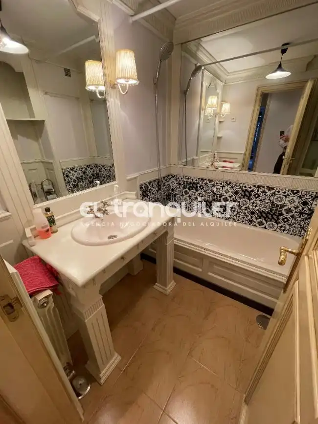 Bathroom of Flat for rent in Alcalá de Henares  with Air Conditioner, Parquet flooring and Swimming Pool