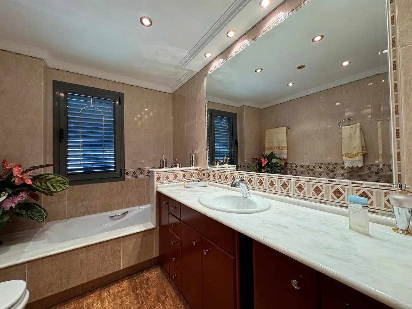 Bathroom of Houses for sale in Cacabelos  with Heating, Private garden and Parquet flooring