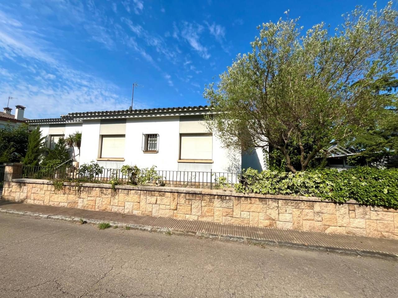 Vista exterior de Casa o chalet en venta en Girona Capital con Aire acondicionado, Calefacción y Jardín privado
