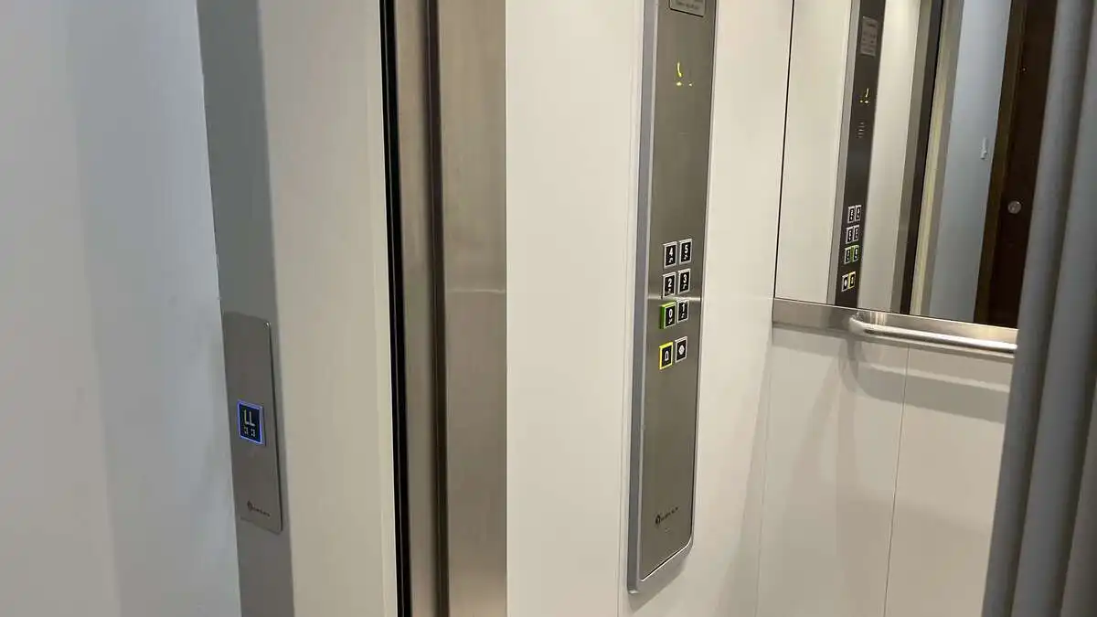 Piso en venta en Granada con Amueblado, Microondas y Balcón