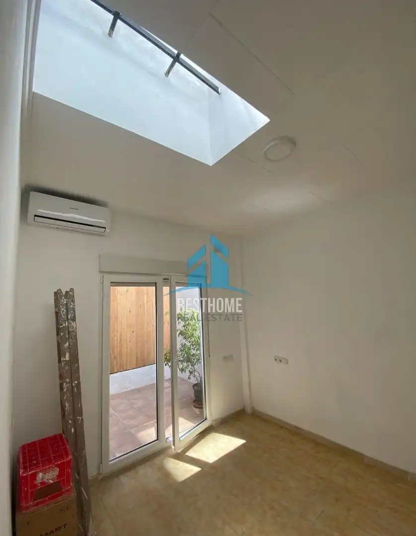 Exterior view of Ground floor for sale in Valencia  with Air Conditioner and Terrace