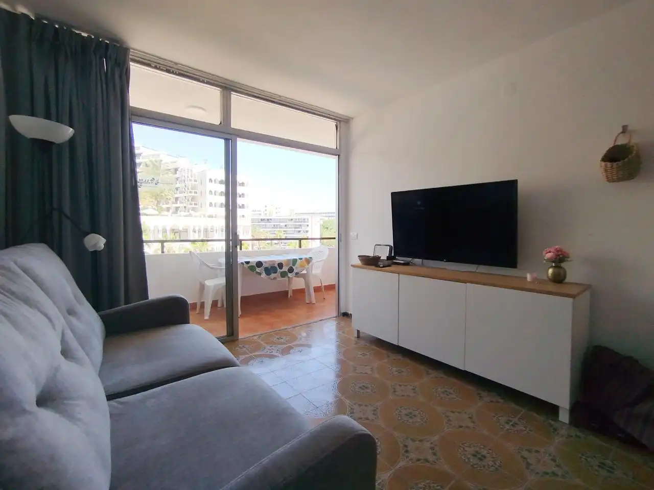 Sala d'estar de Apartament de lloguer en San Bartolomé de Tirajana amb Moblat, Balcó i Internet