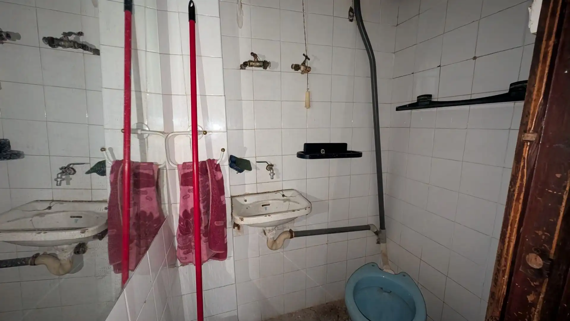 Bathroom of Commercial properties for rent in Zaragoza