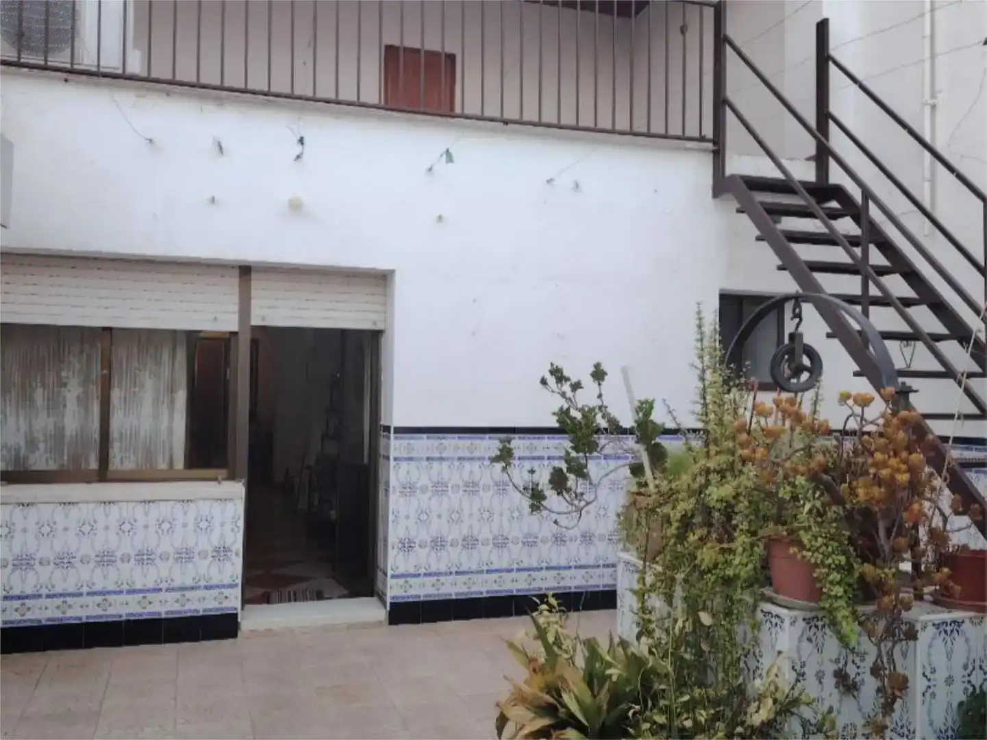 Vista exterior de Casa adosada en venda en Torremejía amb Aire condicionat i Jardí privat